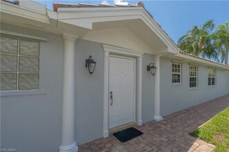4159 St George Ln in Naples, FL - Foto de edificio - Building Photo
