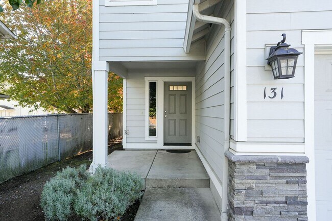 131 Ackerman St W in Monmouth, OR - Building Photo - Building Photo