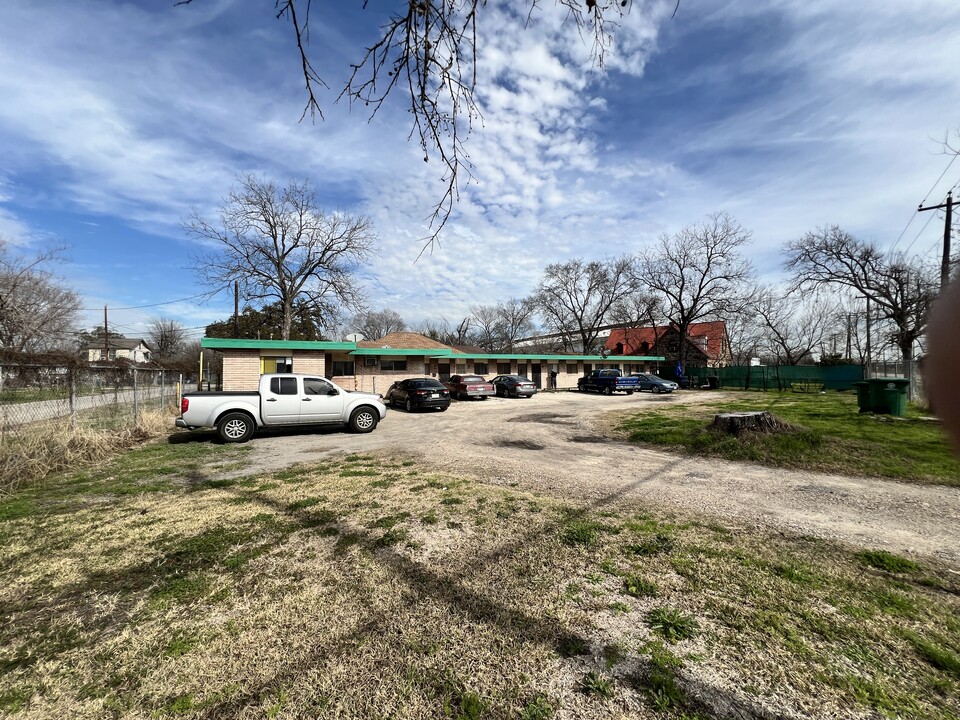 5807 Liberty Rd in Houston, TX - Building Photo