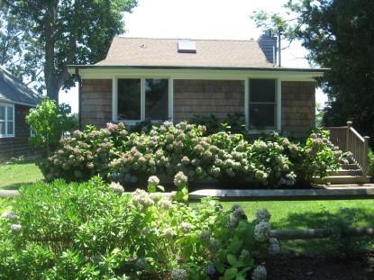 80 Towd Point Rd in Southampton, NY - Building Photo