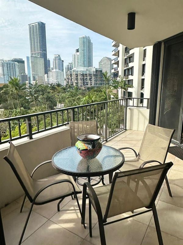 520 Brickell Key Dr in Miami, FL - Building Photo - Building Photo
