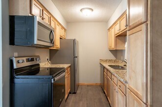 7412 W 22nd St, Unit Greensboro Condos in Minneapolis, MN - Foto de edificio - Building Photo