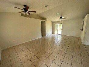 1235 Karlovy Ave NW in Palm Bay, FL - Foto de edificio - Building Photo