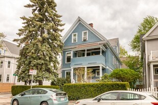 24 Walden St in Cambridge, MA - Building Photo
