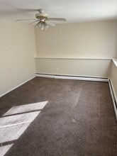892 Pine Ave in West Islip, NY - Building Photo - Building Photo