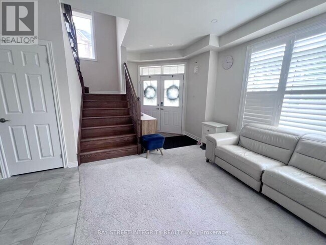 3302 Erasmum St in Oakville, ON - Building Photo - Building Photo