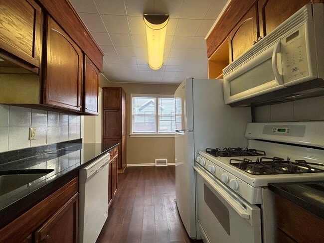 1467 Hazel St N in St. Paul, MN - Building Photo - Building Photo