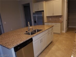 10681 Essex Square Blvd in Ft. Myers, FL - Building Photo - Building Photo