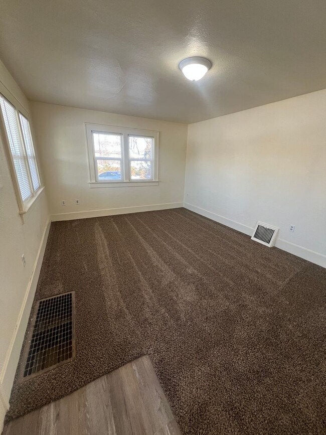 954 S 4th Ave in Pocatello, ID - Building Photo - Building Photo