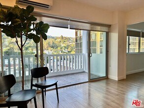 999 N Doheny Dr, Unit 904 in West Hollywood, CA - Foto de edificio - Building Photo