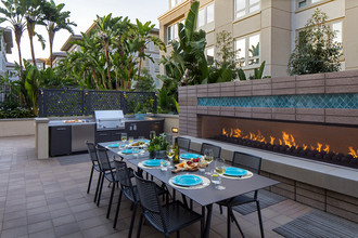 Villas at Playa Vista - Sausalito in Playa Vista, CA - Foto de edificio - Building Photo