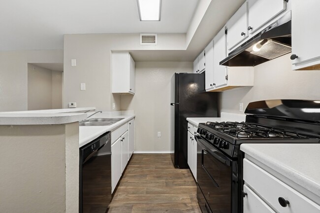 Glen Oaks Apartments in Tallahassee, FL - Building Photo - Building Photo