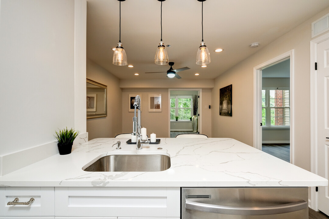 3313 Wyndham Cir, Unit 4214 in Alexandria, VA - Building Photo
