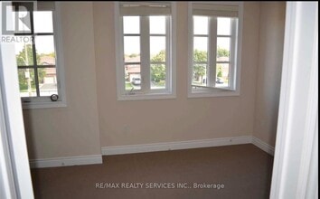 2184 Trafalgar Rd in Oakville, ON - Building Photo - Building Photo