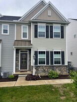 2445 Artesian Wy in Lancaster, PA - Building Photo