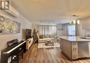 5 Paisley Blvd E in Mississauga, ON - Building Photo - Building Photo