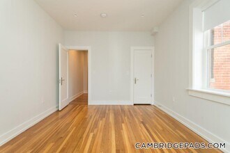 18A Forest St in Cambridge, MA - Building Photo - Building Photo