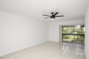 4403 S Semoran Blvd in Orlando, FL - Building Photo