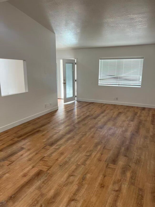 6465 Meadow Lark Ln in Las Vegas, NV - Building Photo - Building Photo