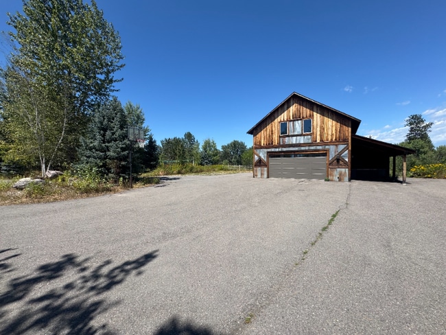 4944 Hugo Way in Lolo, MT - Foto de edificio - Building Photo