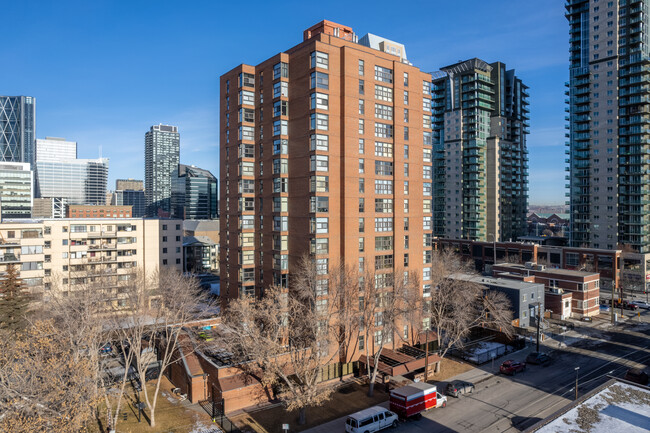 Alex Walker Tower in Calgary, AB - Building Photo - Building Photo