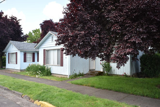 515 6th Ave SE in Albany, OR - Building Photo - Building Photo