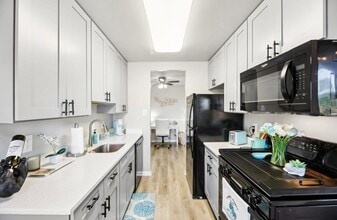 Potomac Garden Apartments in Sterling, VA - Building Photo - Building Photo