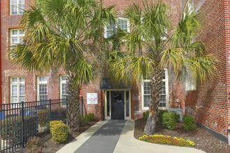 Yugo Columbia Lofts in Columbia, SC - Foto de edificio - Building Photo