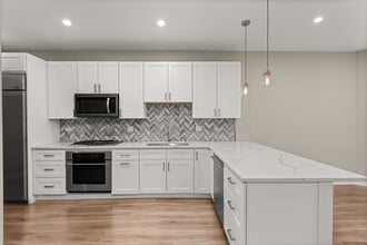 3608 W Diversey Ave, Unit 1 in Chicago, IL - Foto de edificio - Building Photo