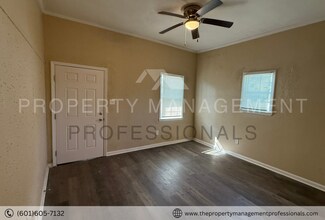 922 Bloom St in Jackson, MS - Building Photo - Building Photo