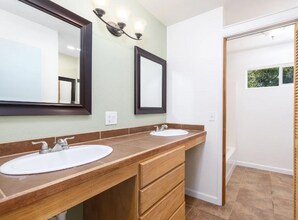 1088 Palomino Rd in Cloverdale, CA - Building Photo - Building Photo