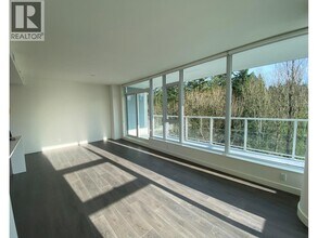 595 Austin Ave in Coquitlam, BC - Building Photo - Building Photo