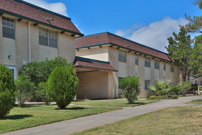 Del Prado Apartments in El Paso, TX - Building Photo - Building Photo