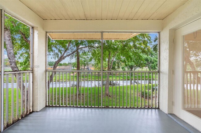 1139 Coral Club Dr in Coral Springs, FL - Building Photo - Building Photo