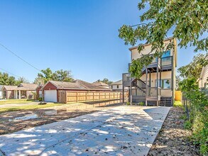 8206 Tower St in Houston, TX - Building Photo - Building Photo