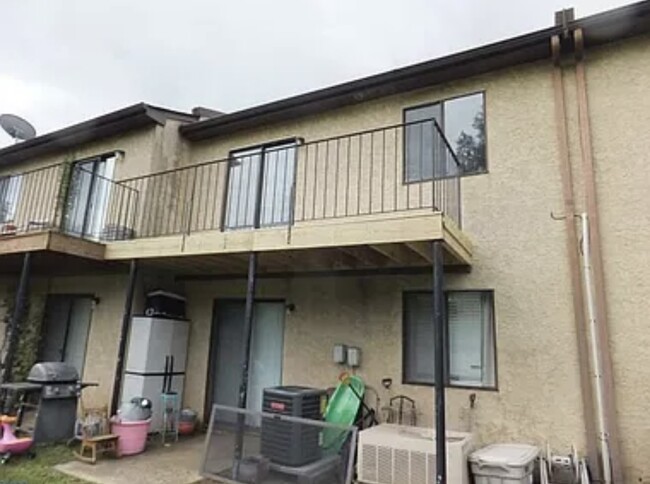2006 Jason Dr, Unit B in Huntingdon Valley, PA - Foto de edificio - Building Photo