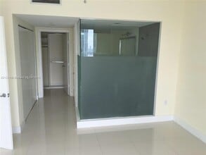 92 SW 3rd St, Unit 3311 in Miami, FL - Foto de edificio - Building Photo