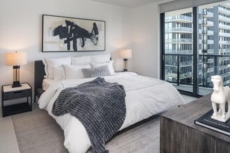 Solitair Brickell Apartments in Miami, FL - Building Photo - Building Photo