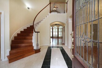 18811 Cypress Chateau Dr in Spring, TX - Foto de edificio - Building Photo