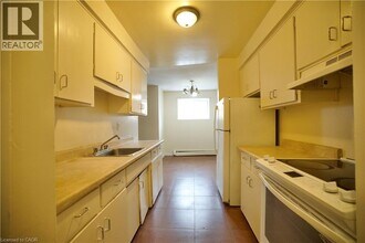 223 Heiman St in Kitchener, ON - Building Photo - Building Photo