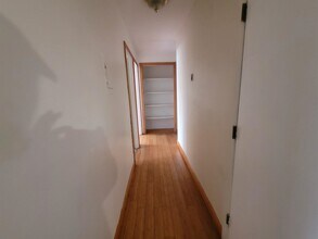 8 Lancelot Court in Salem, NH - Building Photo - Building Photo