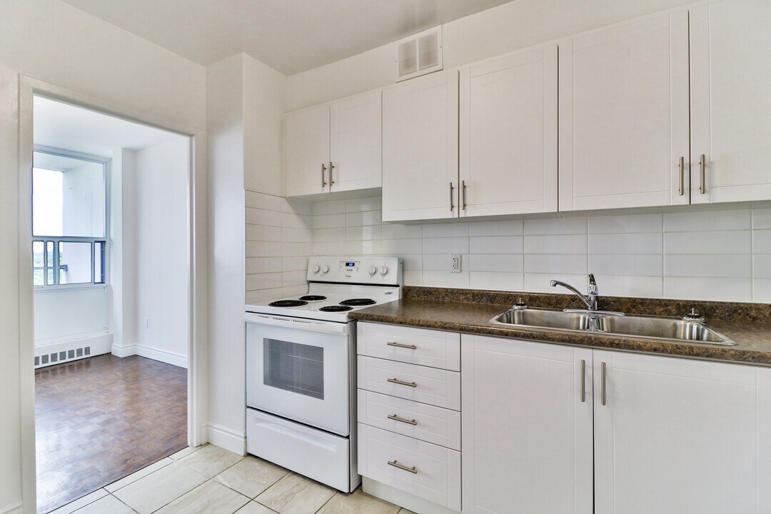 Rosedale East in Toronto, ON - Building Photo