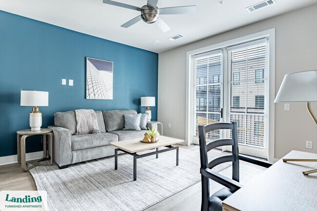 300 E Broad St, Unit 450 in Savannah, GA - Foto de edificio - Building Photo