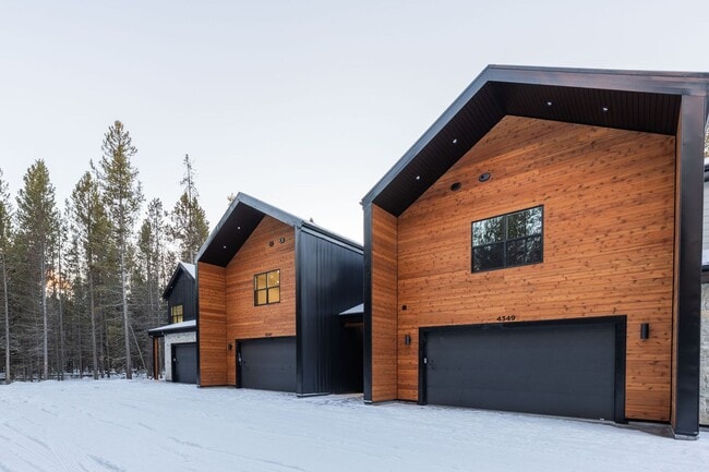 4347 Yeti Ln in Island Park, ID - Building Photo - Building Photo