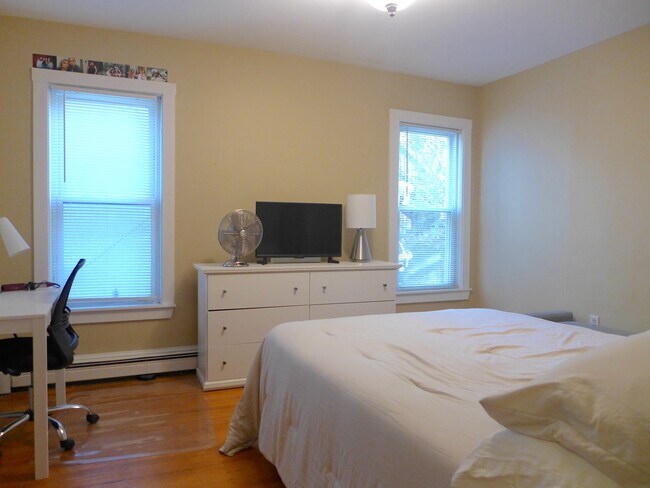 42 Hillside St in Boston, MA - Building Photo - Building Photo