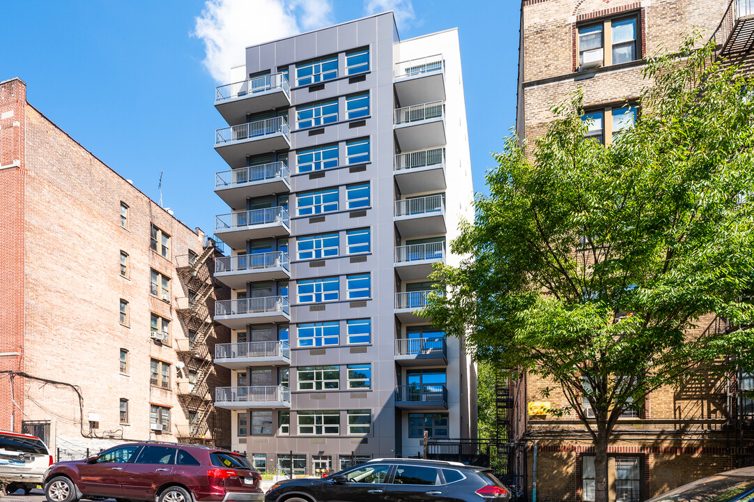 390 E Mosholu Pky S in Bronx, NY - Foto de edificio