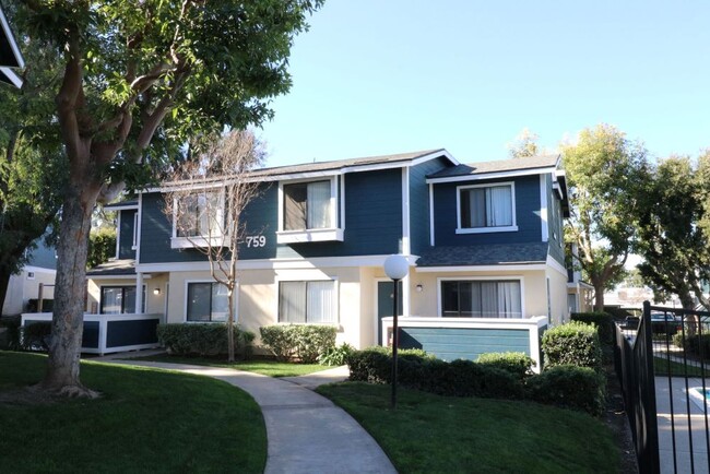 Meadowood Apartments in Corona, CA - Building Photo - Building Photo