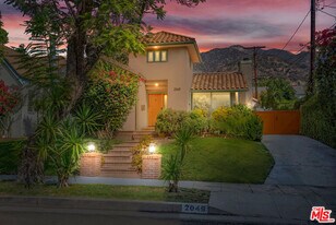 2049 Watson St in Glendale, CA - Building Photo