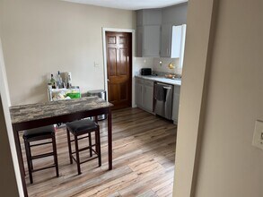 63 Boston Ave, Unit 2 in Somerville, MA - Foto de edificio - Building Photo