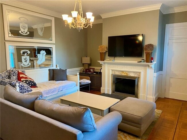 96 Rhode Island Ave in Newport, RI - Building Photo - Building Photo